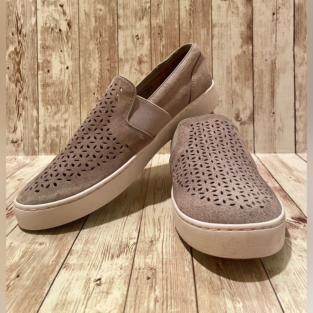 Women's Vionic Kani Light Grey Suede Slip-On Sneaker Size 8.5